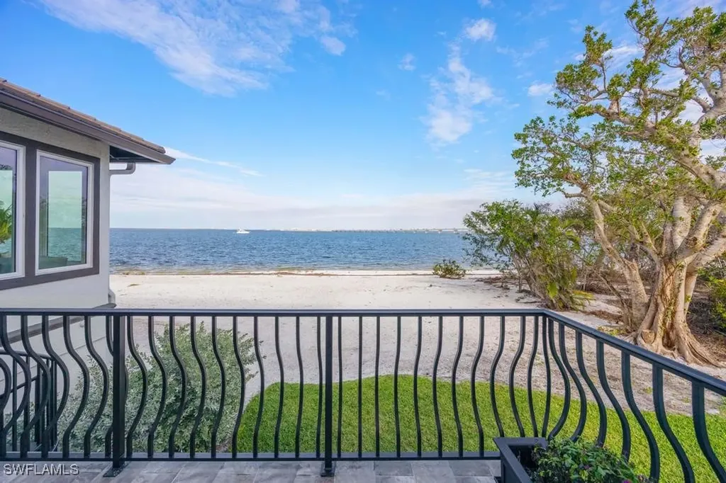 1004 Bayview Drive Sanibel FL 33957