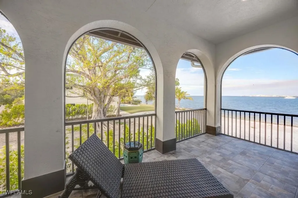 1004 Bayview Drive Sanibel FL 33957