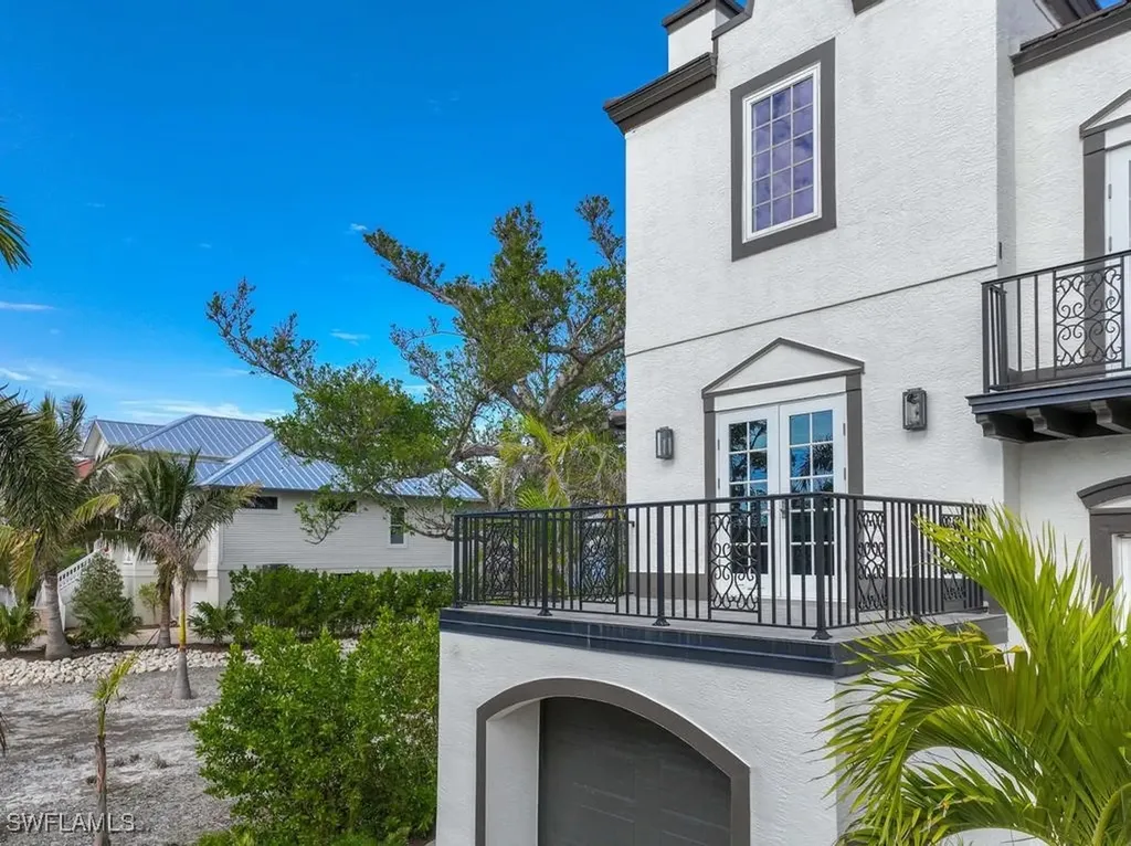 1004 Bayview Drive Sanibel FL 33957