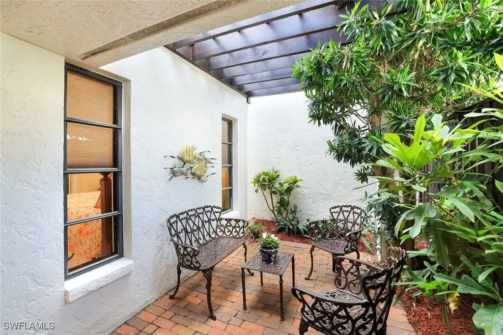 583 Bay Villas Lane Naples FL 34108