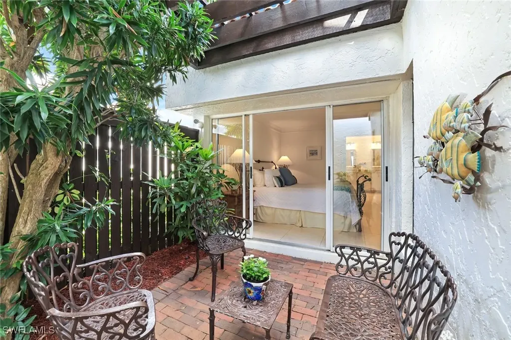 583 Bay Villas Lane Naples FL 34108