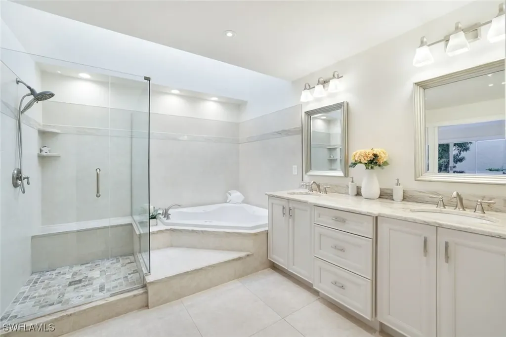 583 Bay Villas Lane Naples FL 34108