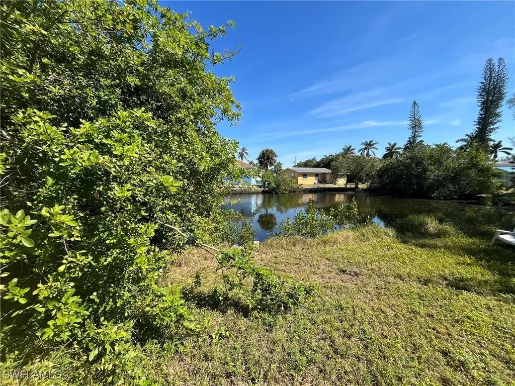 502 13th Street N Naples FL 34102