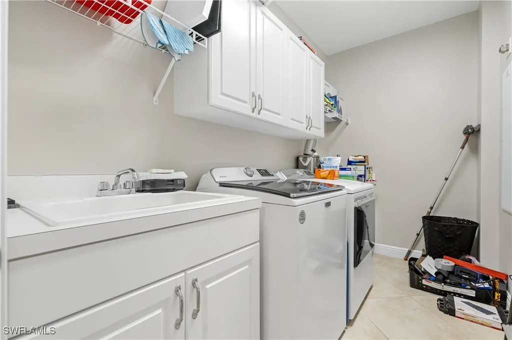 2090 W First Street Fort Myers FL 33901