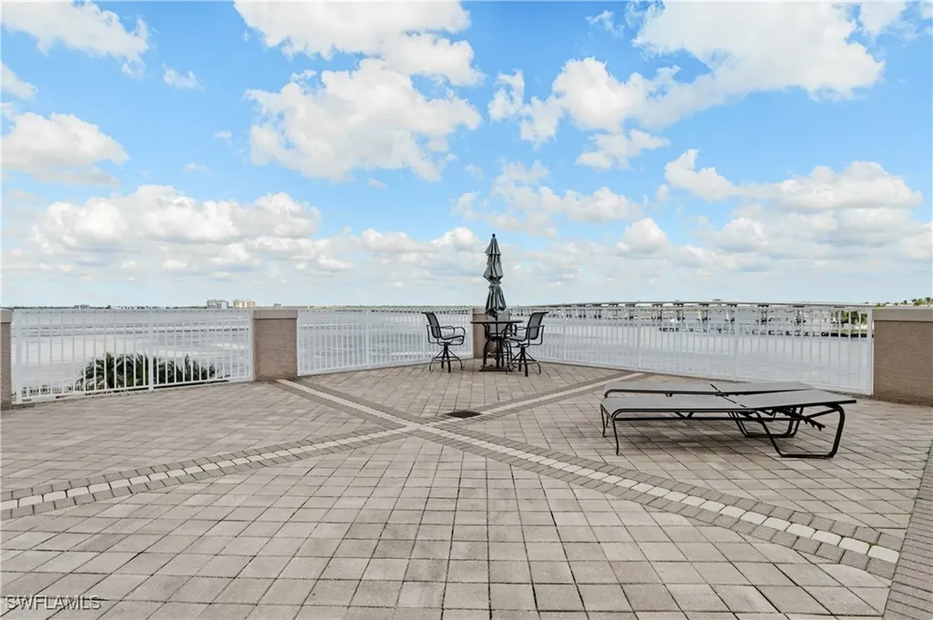 2090 W First Street Fort Myers FL 33901