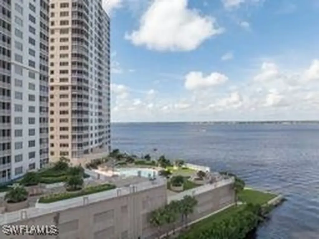 2090 W First Street Fort Myers FL 33901