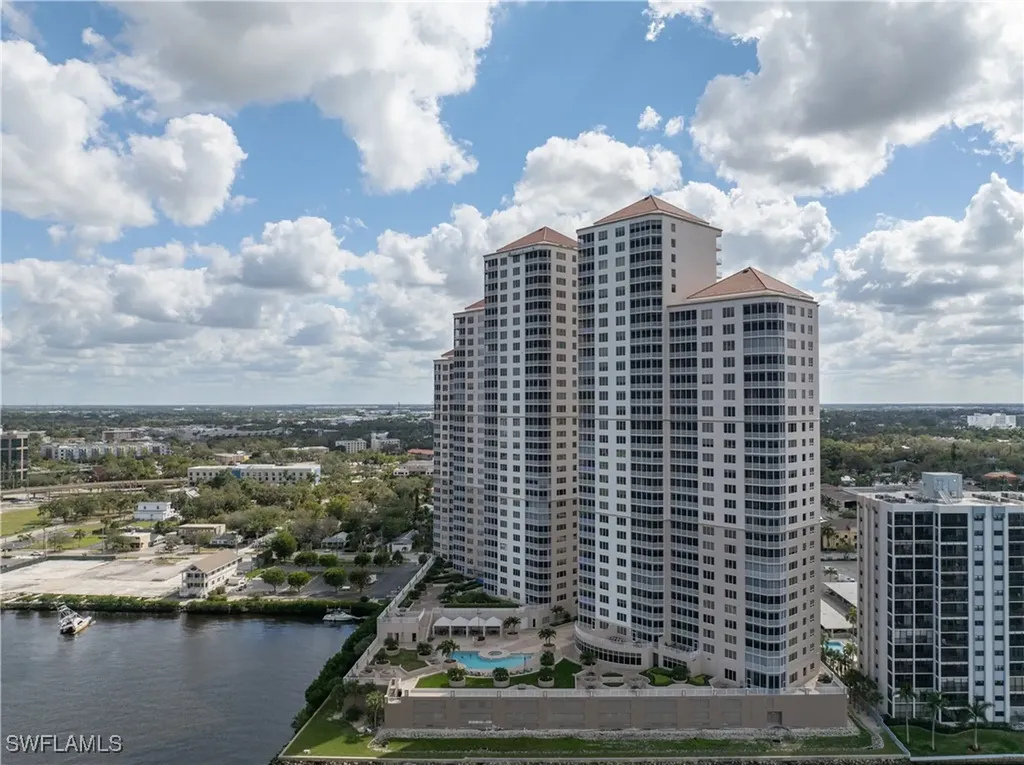 2090 W First Street Fort Myers FL 33901