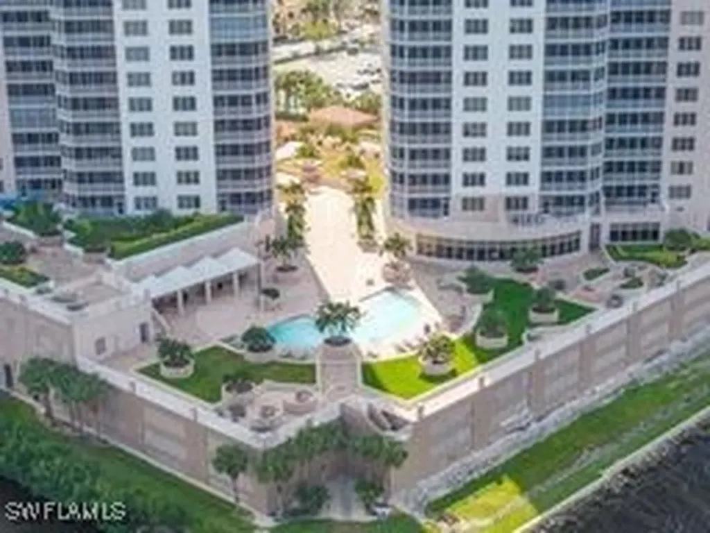 2090 W First Street Fort Myers FL 33901