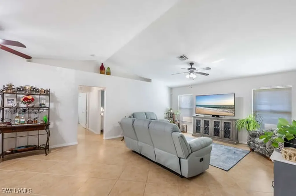 1914 NE 34th Street Cape Coral FL 33909