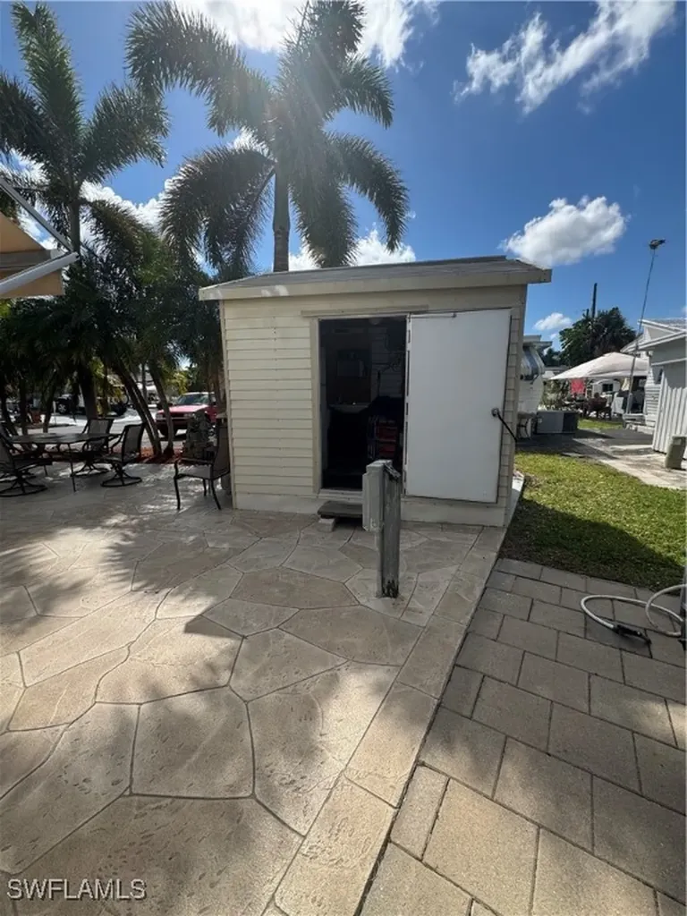 69 Kumquat Lane Naples FL 34114