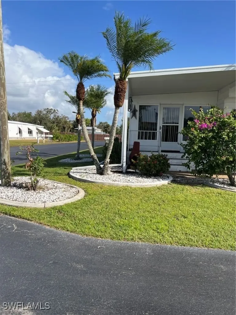 569 Winning Way North Fort Myers FL 33917