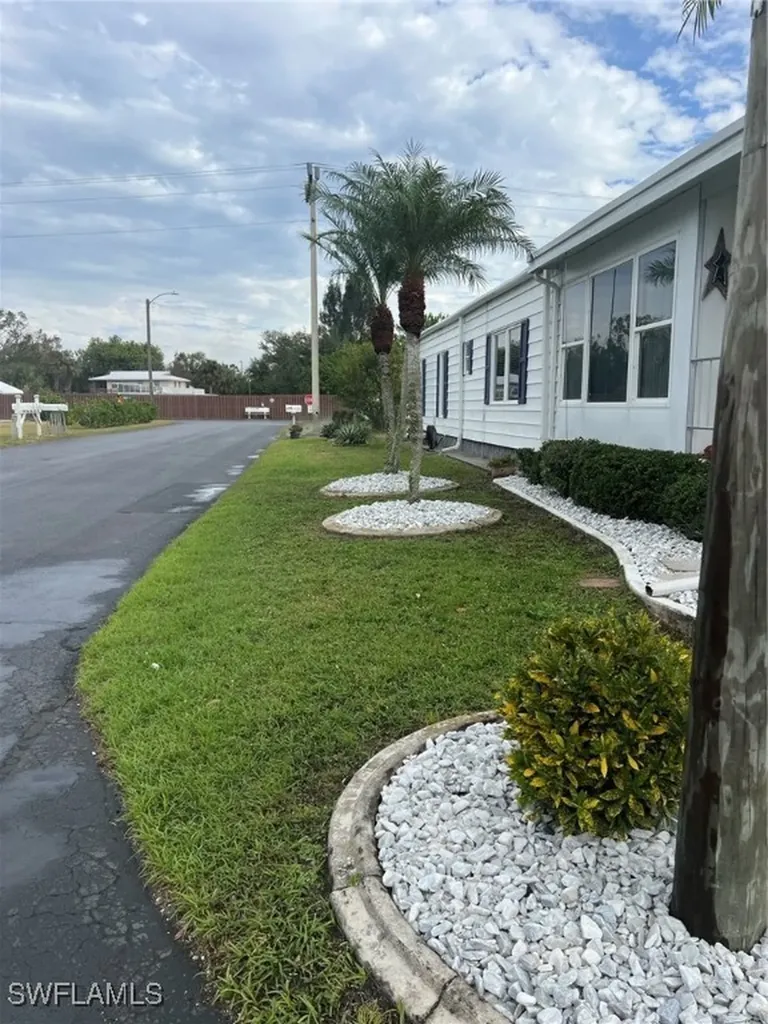569 Winning Way North Fort Myers FL 33917