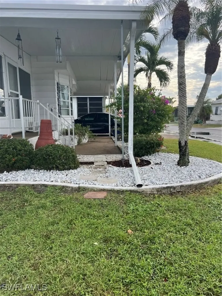 569 Winning Way North Fort Myers FL 33917