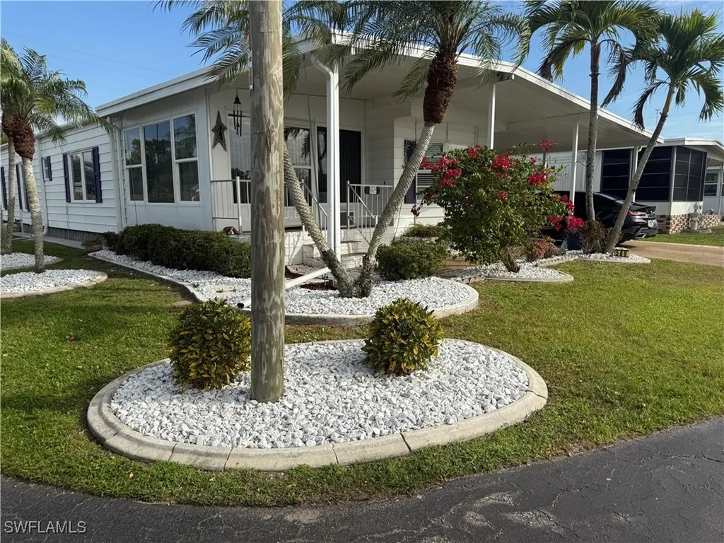 569 Winning Way North Fort Myers FL 33917
