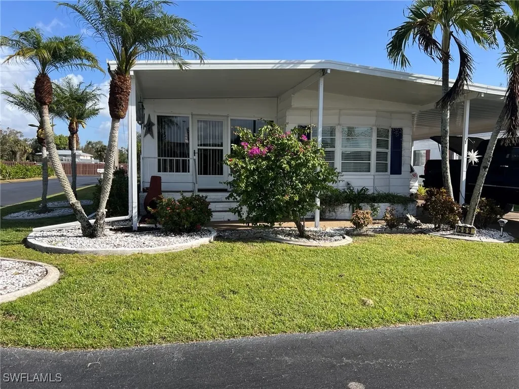 569 Winning Way North Fort Myers FL 33917