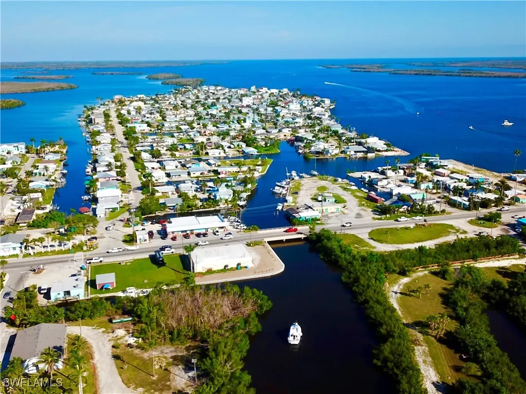 4548-4566 Pine Island Road NW Matlacha FL 33916