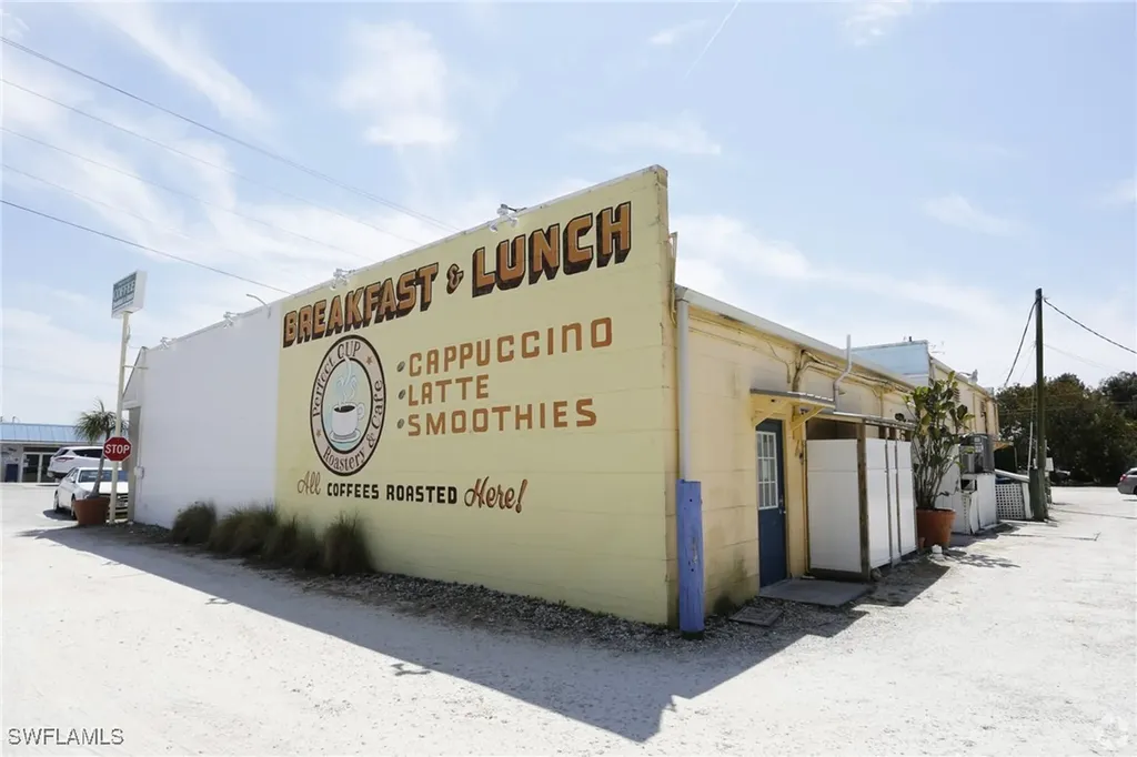 4548-4566 Pine Island Road NW Matlacha FL 33916