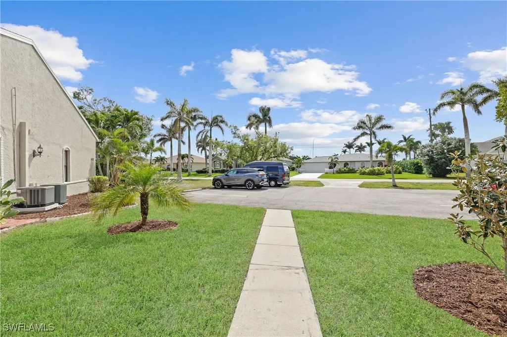 1425 SW 51st Lane Cape Coral FL 33914