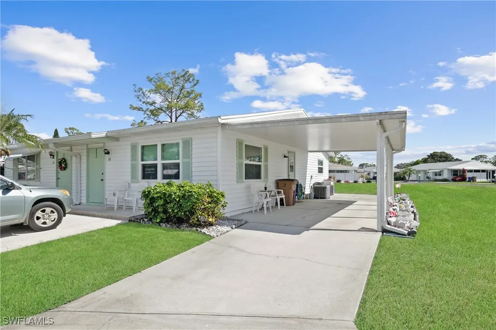 30 Desert Candle Circle Lehigh Acres FL 33936