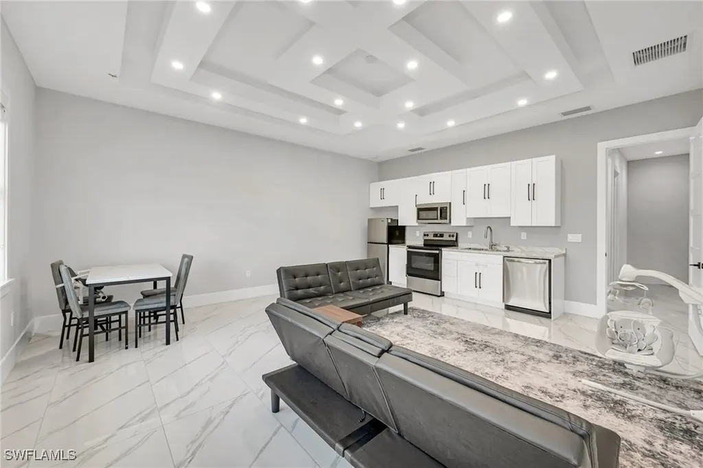 866 12th Street NE Naples FL 34120