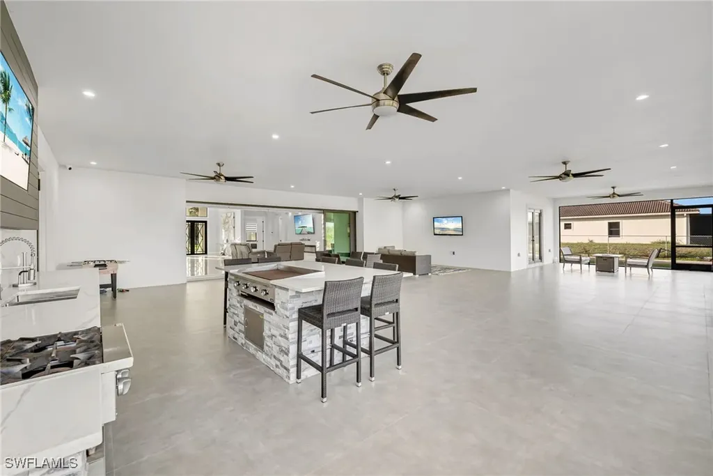 866 12th Street NE Naples FL 34120