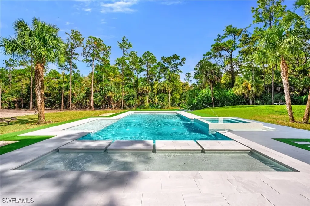 866 12th Street NE Naples FL 34120