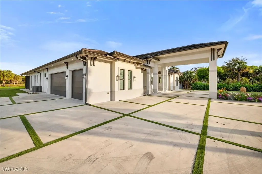 866 12th Street NE Naples FL 34120