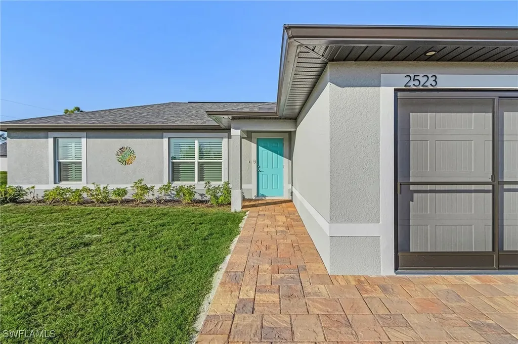2523 NW 27th Terrace Cape Coral FL 33993