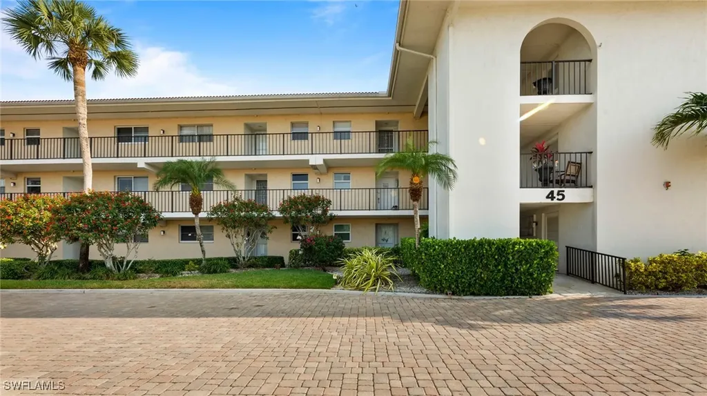 Naples FL, 45 High Point Circle S, Unit 304
