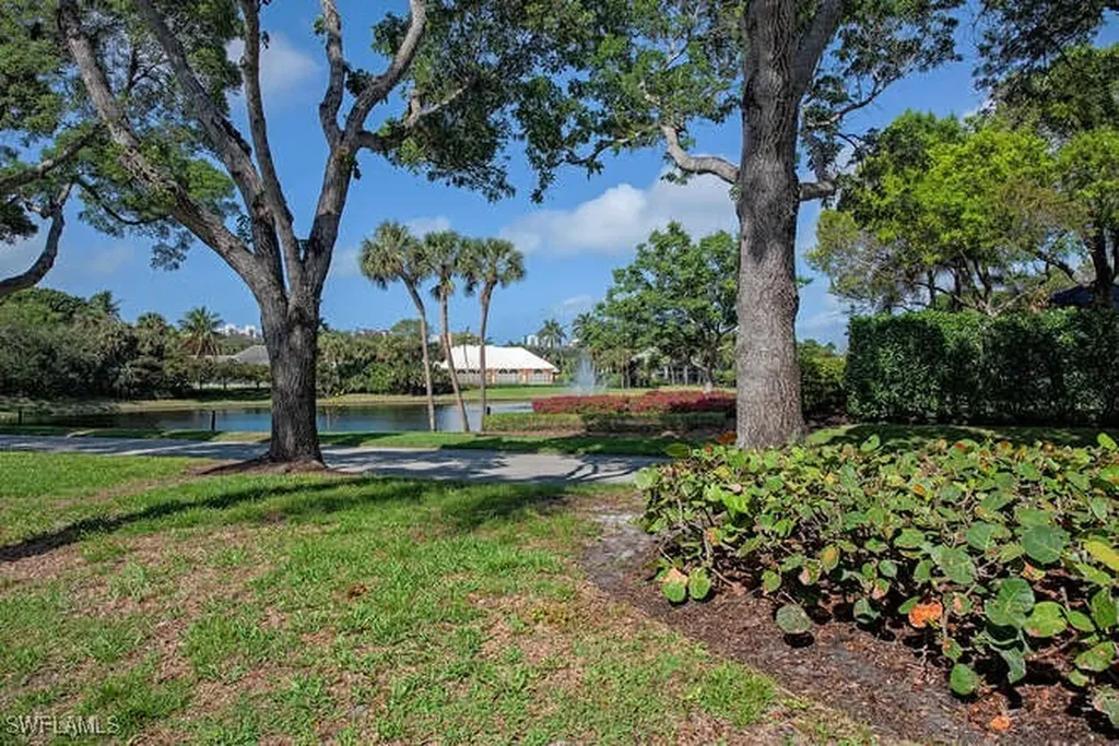 Naples FL, 853 Tanbark Drive, Unit 103