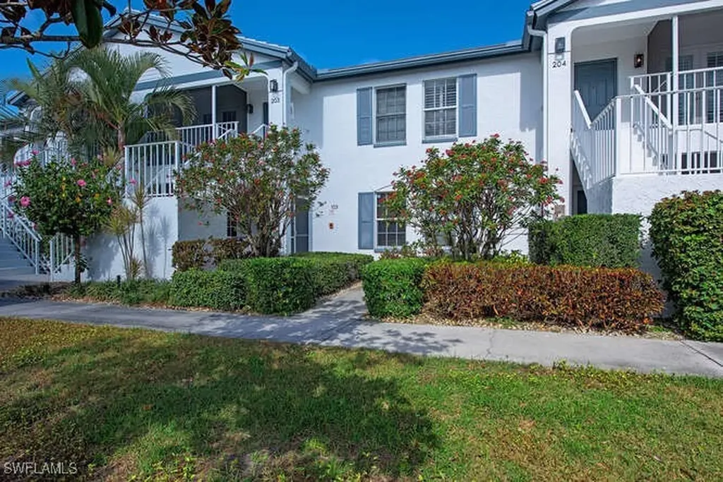 853 Tanbark Drive Naples FL 34108