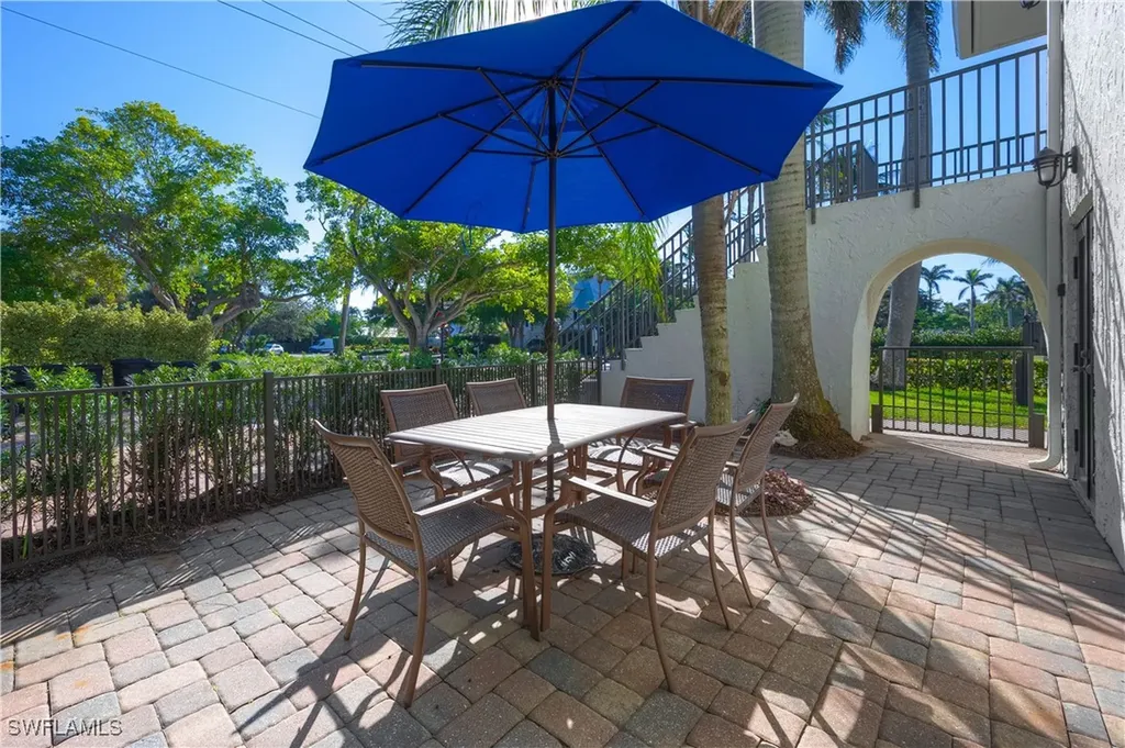655 8th Avenue S Naples FL 34102