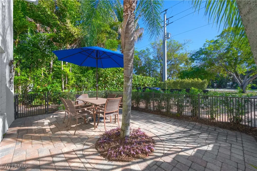 655 8th Avenue S Naples FL 34102
