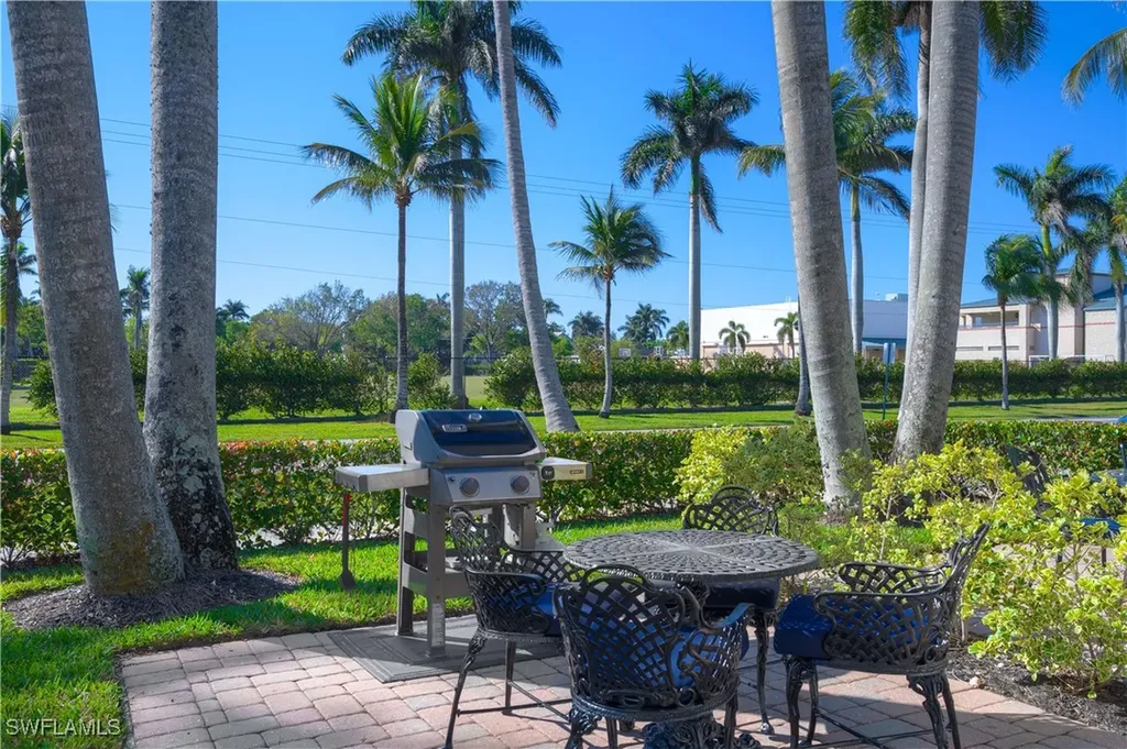 655 8th Avenue S Naples FL 34102
