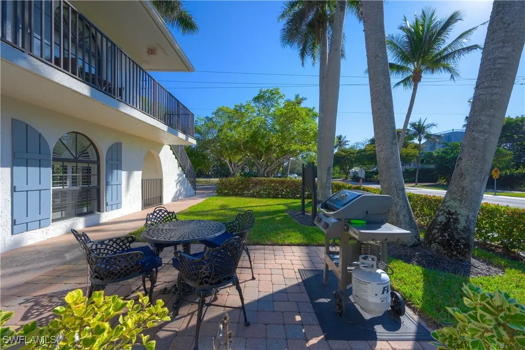 655 8th Avenue S Naples FL 34102