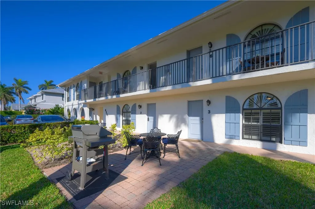 655 8th Avenue S Naples FL 34102