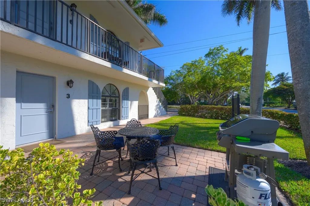 655 8th Avenue S Naples FL 34102