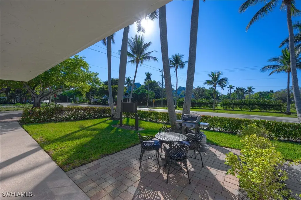 655 8th Avenue S Naples FL 34102