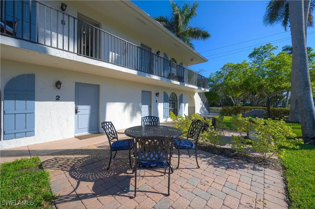655 8th Avenue S Naples FL 34102