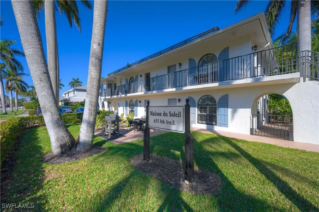 655 8th Avenue S Naples FL 34102
