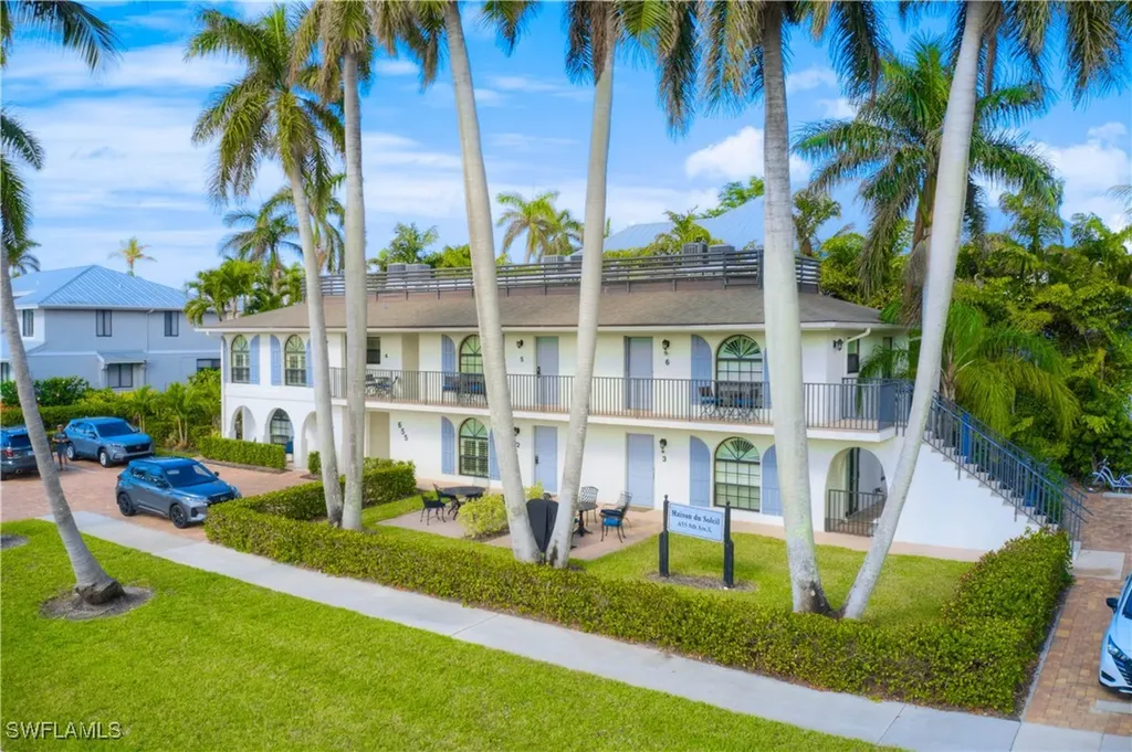 655 8th Avenue S Naples FL 34102