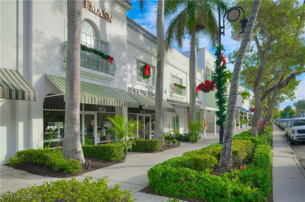 655 8th Avenue S Naples FL 34102