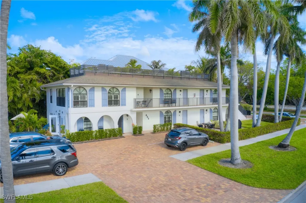 655 8th Avenue S Naples FL 34102