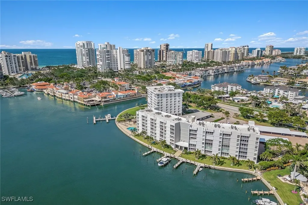 Naples FL, 300 Park Shore Drive, Unit 1G