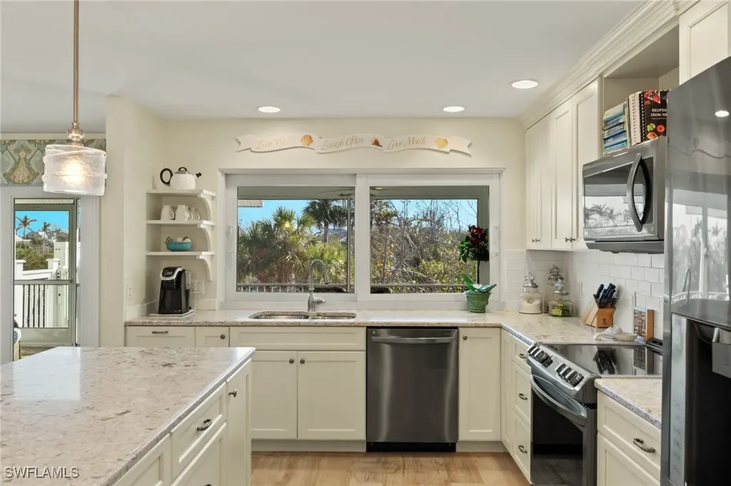 252 Daniel Drive Sanibel FL 33957