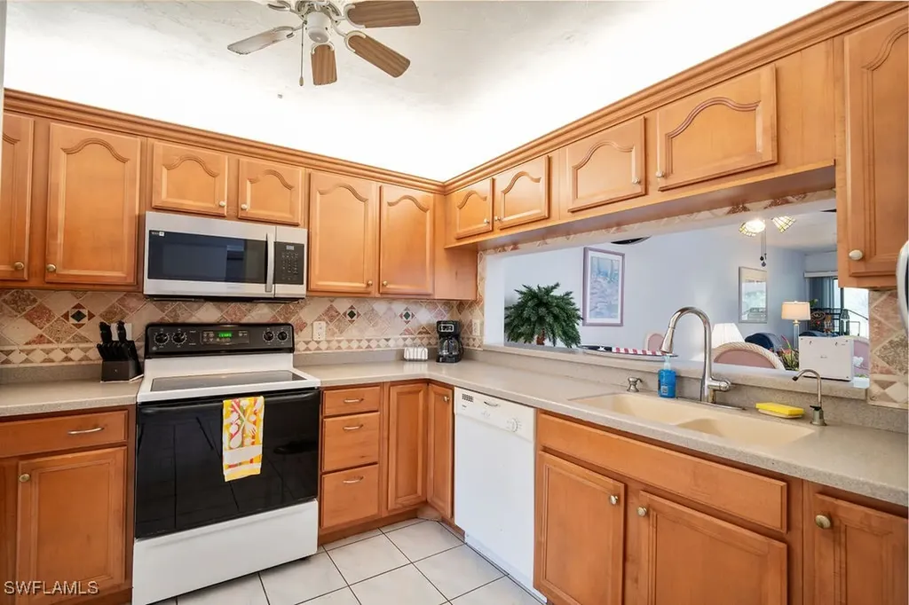 Naples FL, 1215 Commonwealth Circle, Unit D103