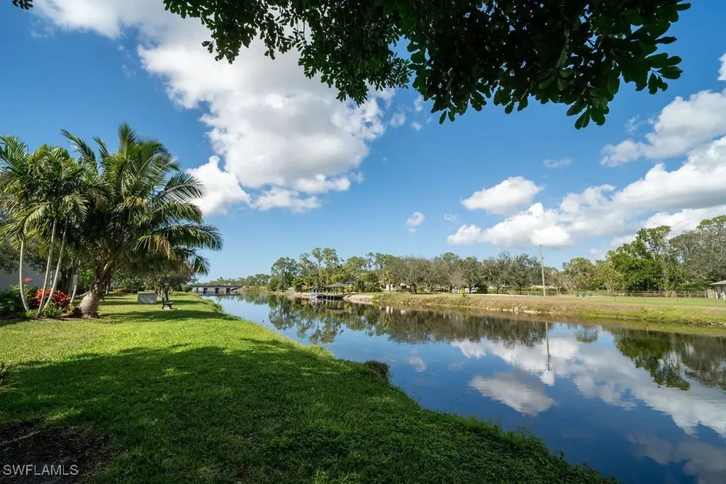 1215 Commonwealth Circle Naples FL 34116