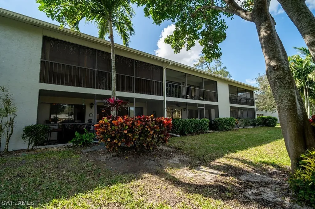 1215 Commonwealth Circle Naples FL 34116