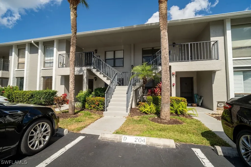 1215 Commonwealth Circle Naples FL 34116