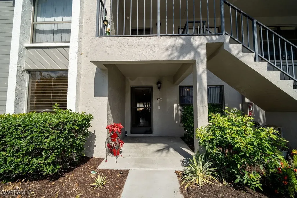 1215 Commonwealth Circle Naples FL 34116